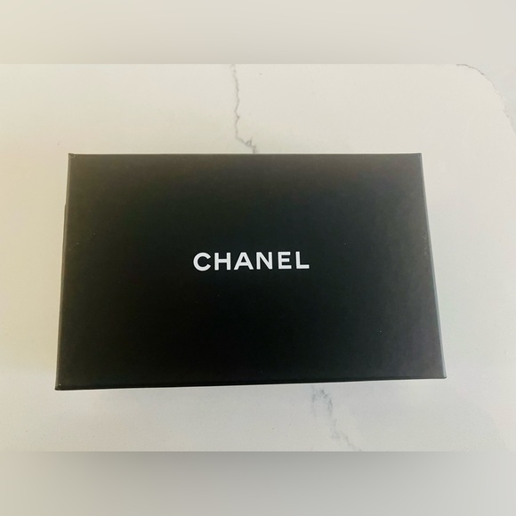 Chanel lambskin quilted zip around wallet - Picture 4 of 6
